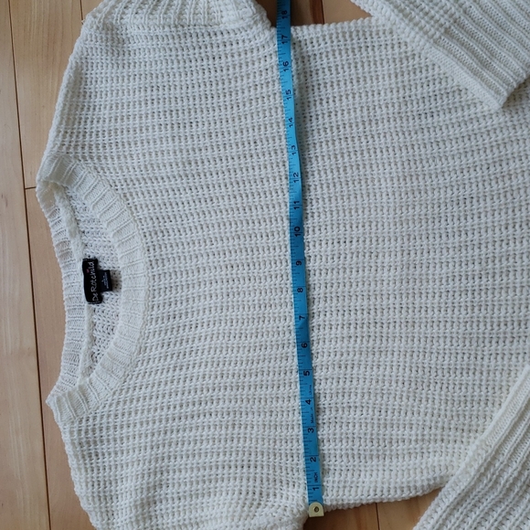 Distressed knit sweater - Picture 10 of 11